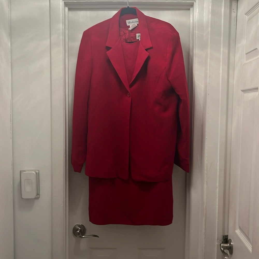 Red Suit Jacket with Notched Lapels and dress Professional Tailoring
